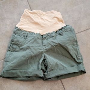 Maternity khaki shorts size 0 Gap